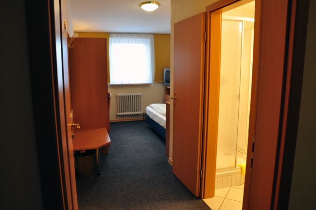 Einzelzimmer3